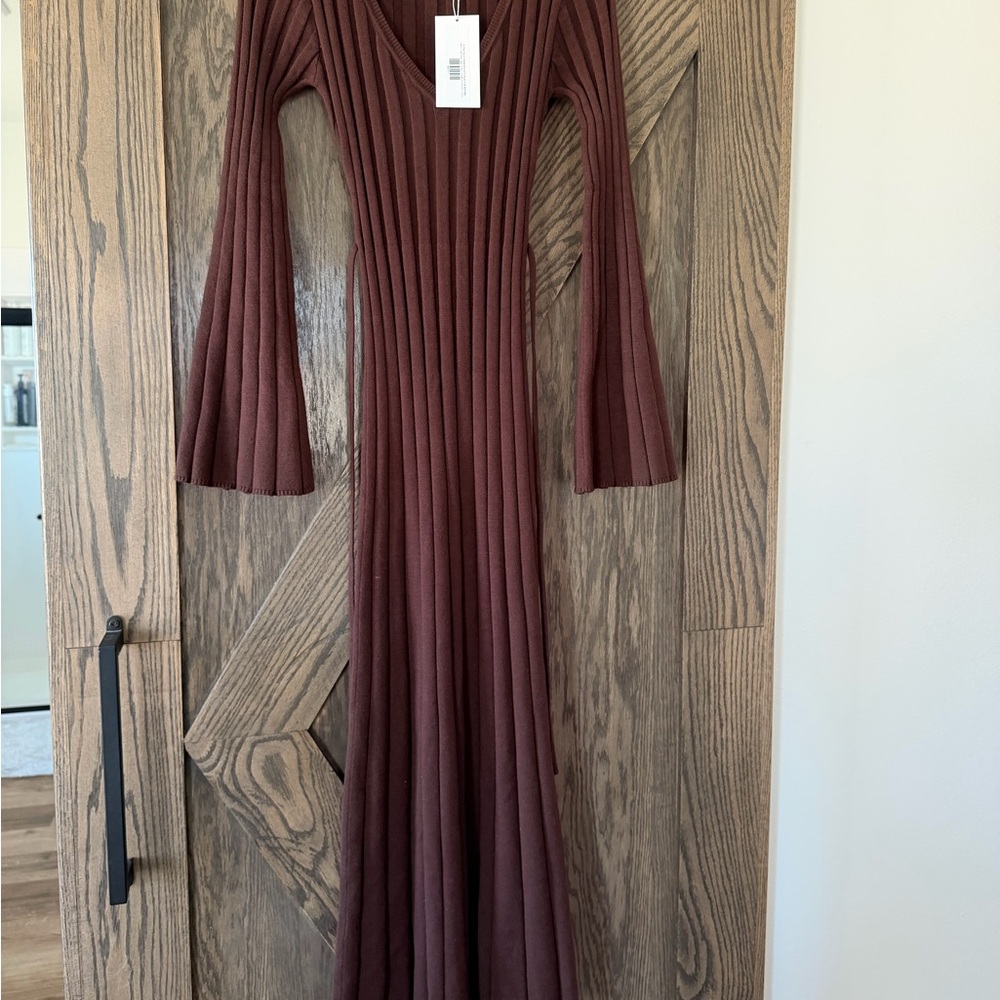 Chic Long Sleeve Ribbed Knit Maxi Dress in Rich Brown